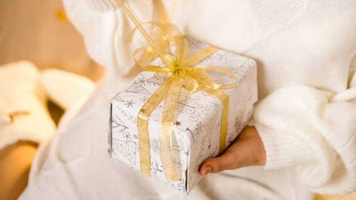 guest bringing host gift dinner party in an everyday setting